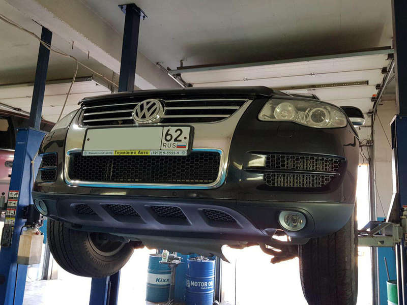 Вал рулевой рейки VW Touareg 2002-2010